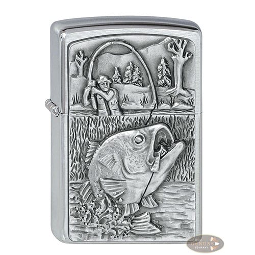 Feuerzeug Zippo Bass Fishing aus Chrom gebürstet in silber seidenmatt mit Emblem 81965