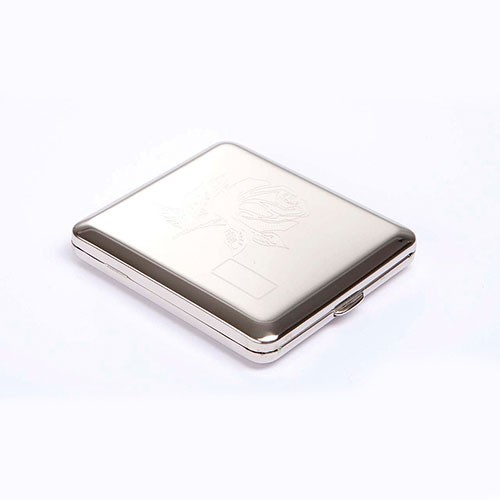 Zigarettenetui 18er mit Innengummizug aus Metall vernickelt in silber glänzend mit Dekor